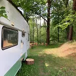 营地 Karavan Na Louce