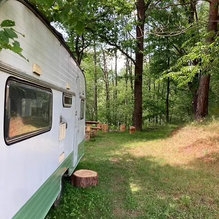 캠프장 Karavan Na Louce